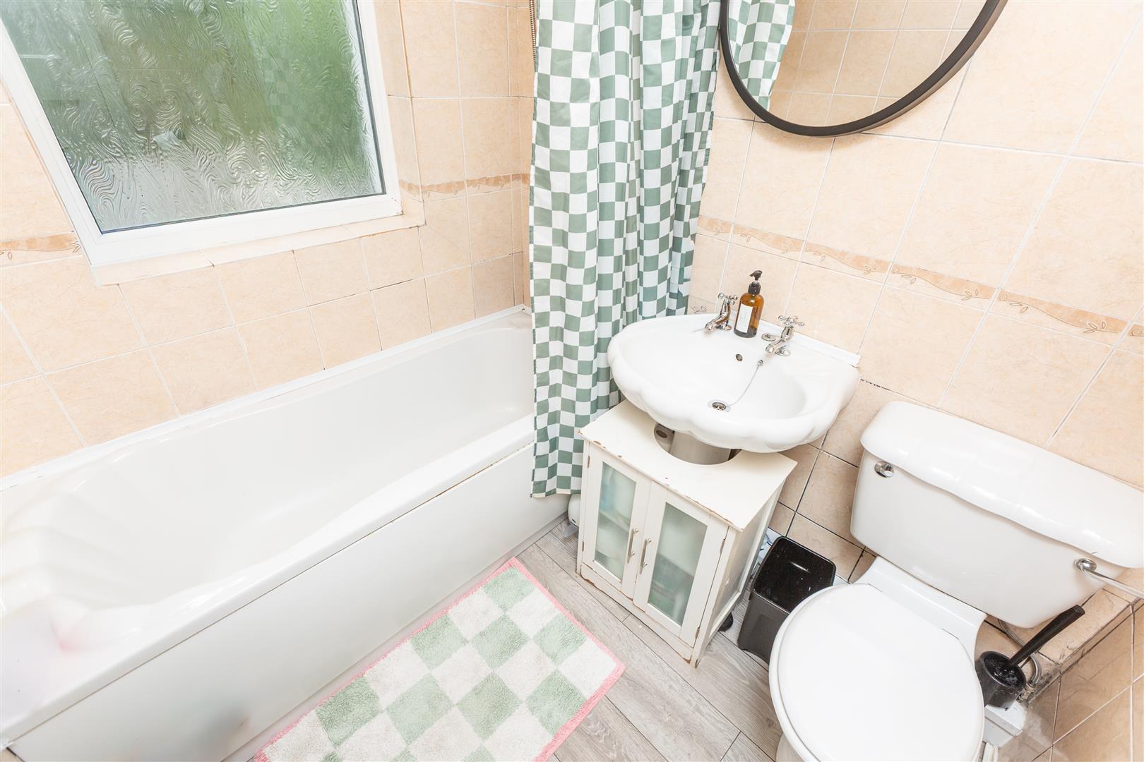 Carmarthen Road, Fforestfach, Swansea, SA5 4BN